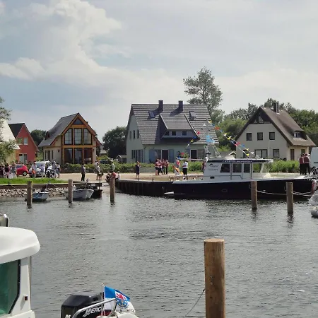 Holiday home Idyllisches Ferienhaus Mit Eigener Sauna, Kamin Und Terrasse - Haus Boddenblick Vieregge